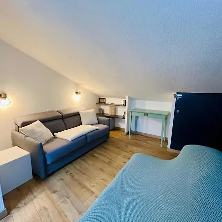 Дом отдыха Comme A La Maison Avec Terrasse Бургуэн