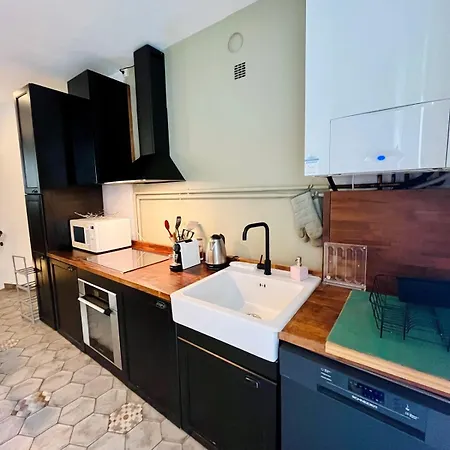 Comme A La Maison Avec Terrasse Holiday home Bourgoin-Jallieu