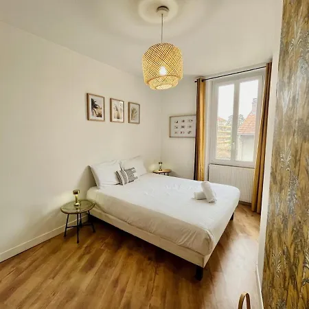 Comme A La Maison Avec Terrasse * Бургуэн